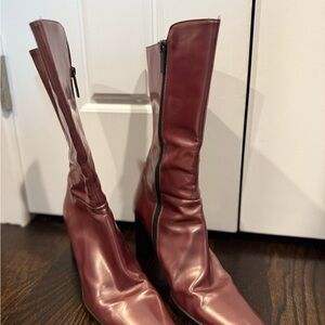 Size 39/ 8.5 Elegant Shiny Metallic Purple Studio Pollini Women's Boots